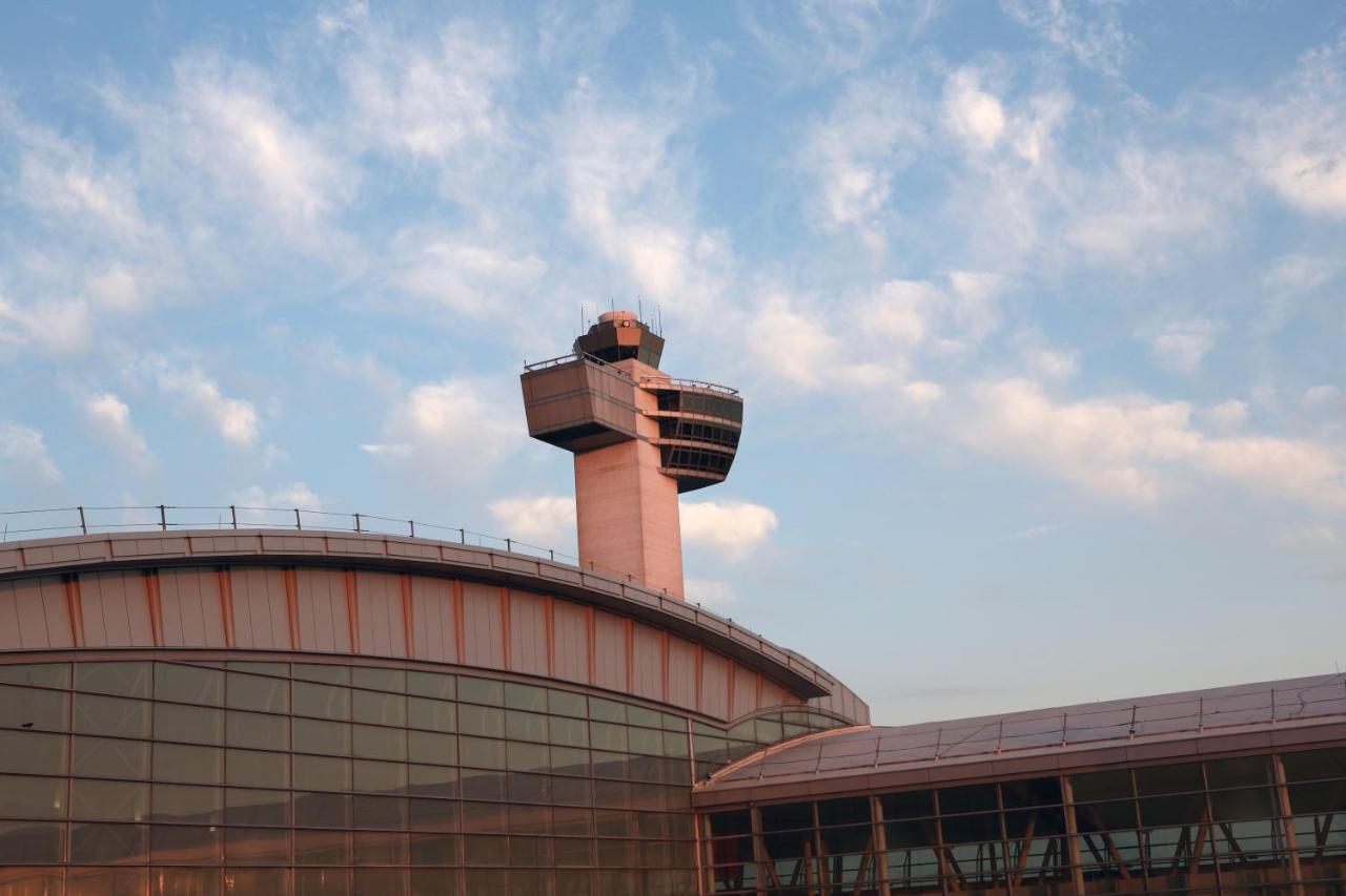 Holiday Inn Express Kennedy Airport, An Ihg Hotel New York Bagian luar foto