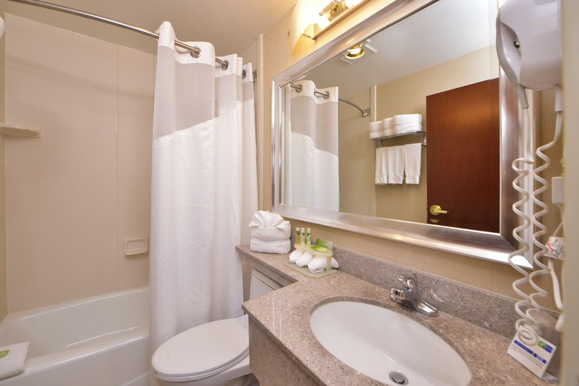 Holiday Inn Express Kennedy Airport, An Ihg Hotel New York Bagian luar foto