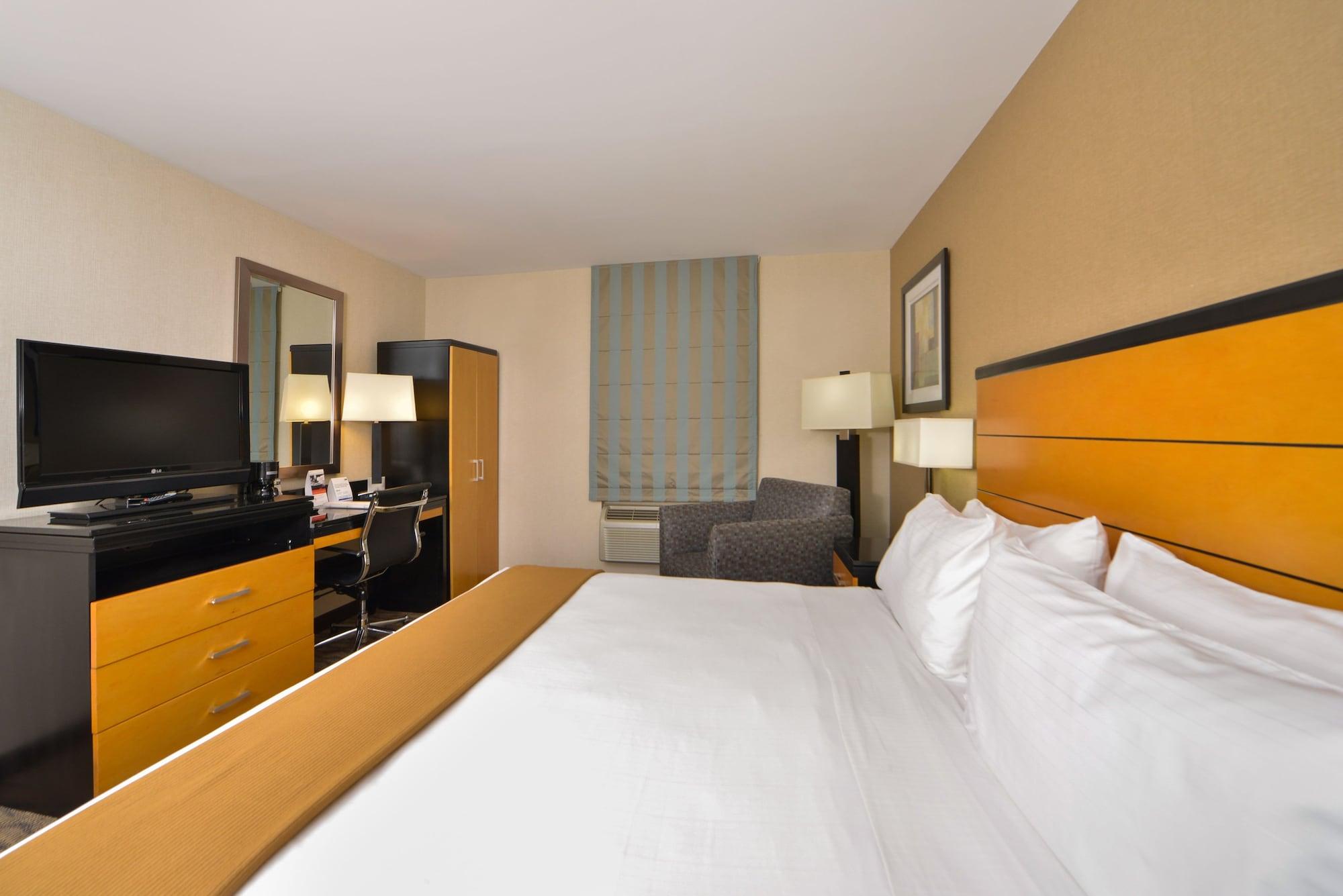 Holiday Inn Express Kennedy Airport, An Ihg Hotel New York Bagian luar foto