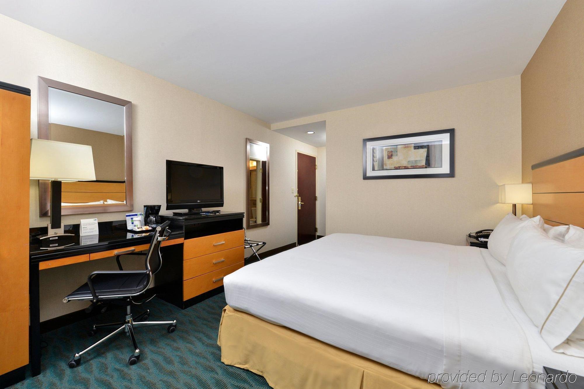 Holiday Inn Express Kennedy Airport, An Ihg Hotel New York Bagian luar foto