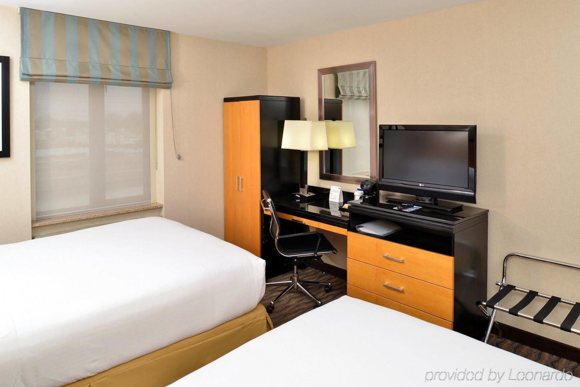 Holiday Inn Express Kennedy Airport, An Ihg Hotel New York Bagian luar foto
