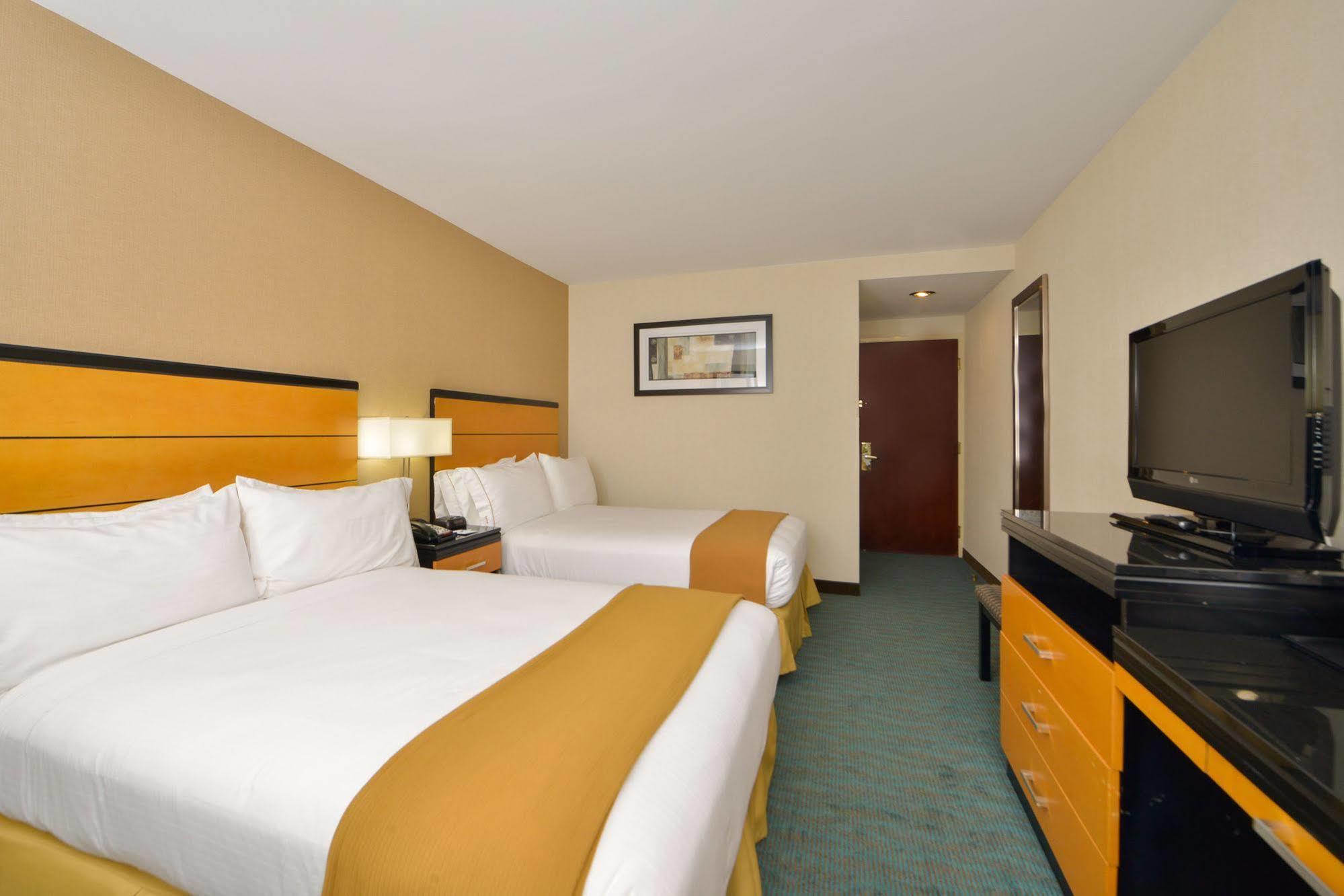 Holiday Inn Express Kennedy Airport, An Ihg Hotel New York Bagian luar foto